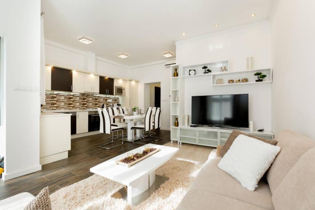 Eiffel Palace Luxury Dream 1 Appartement *