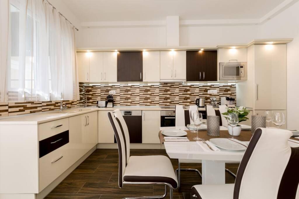 Lejlighed Eiffel Palace Luxury Dream 1 Budapest