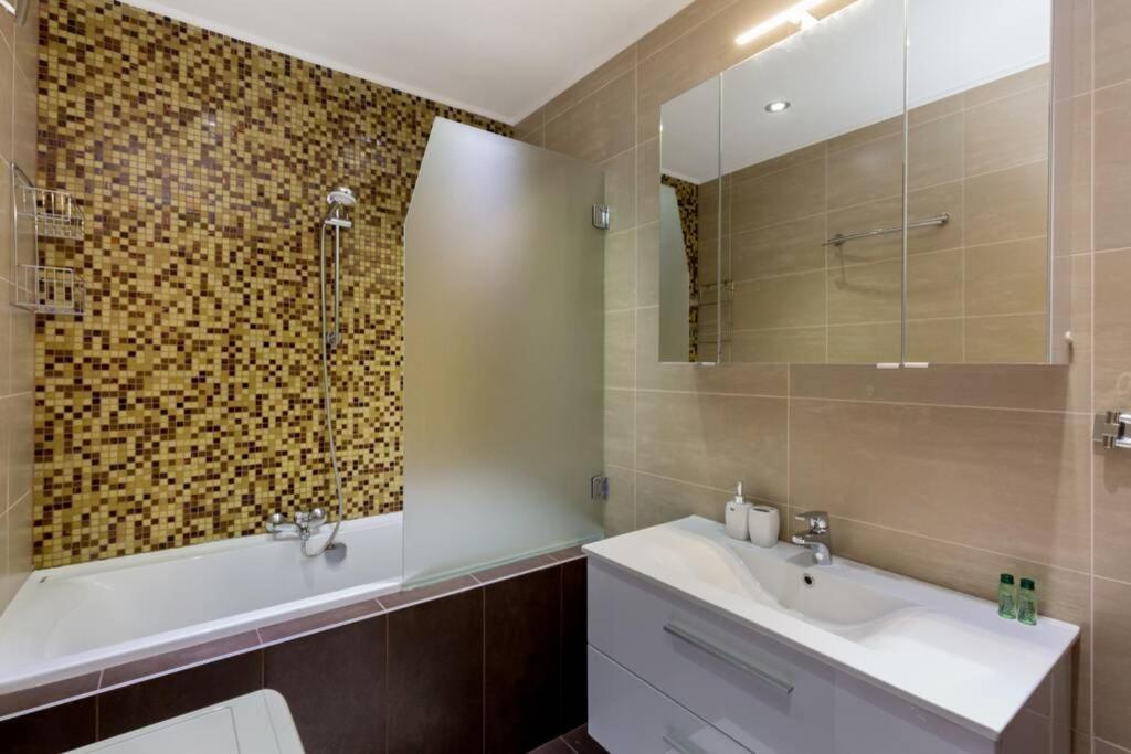 Eiffel Palace Luxury Dream 1